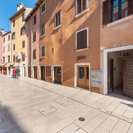 Atrium Town House Nyaraló