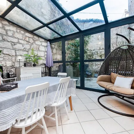 Atrium Town House Nyaraló *