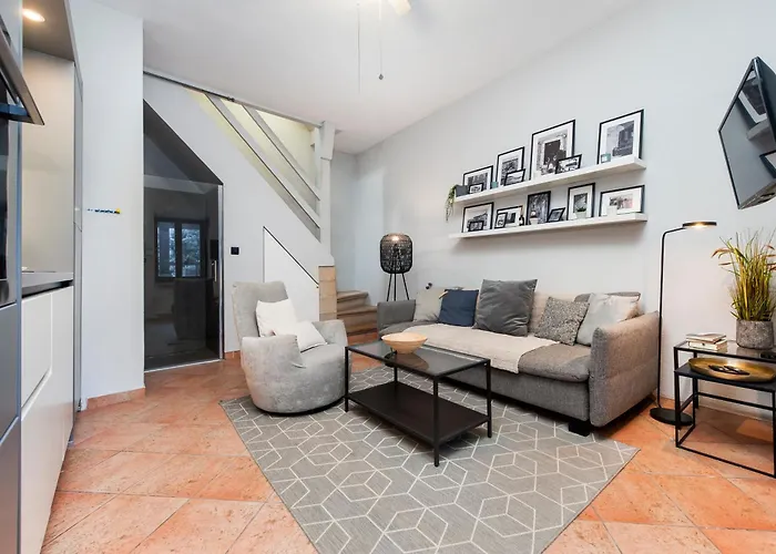 Atrium Town House