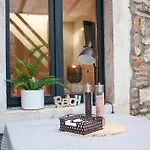 Atrium Town House * 罗维尼