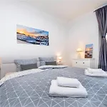 Atrium Town House 度假居 *