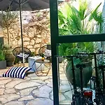 Atrium Town House *