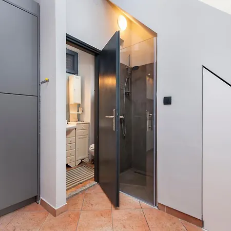Atrium Town House 로비니